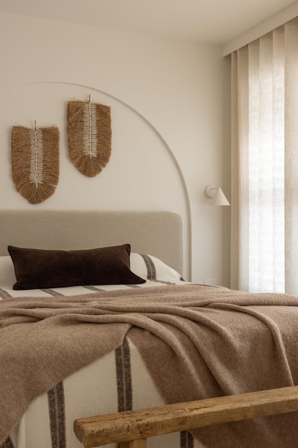 Bed, Photo of the whole room, Decorative detail, Bedroom