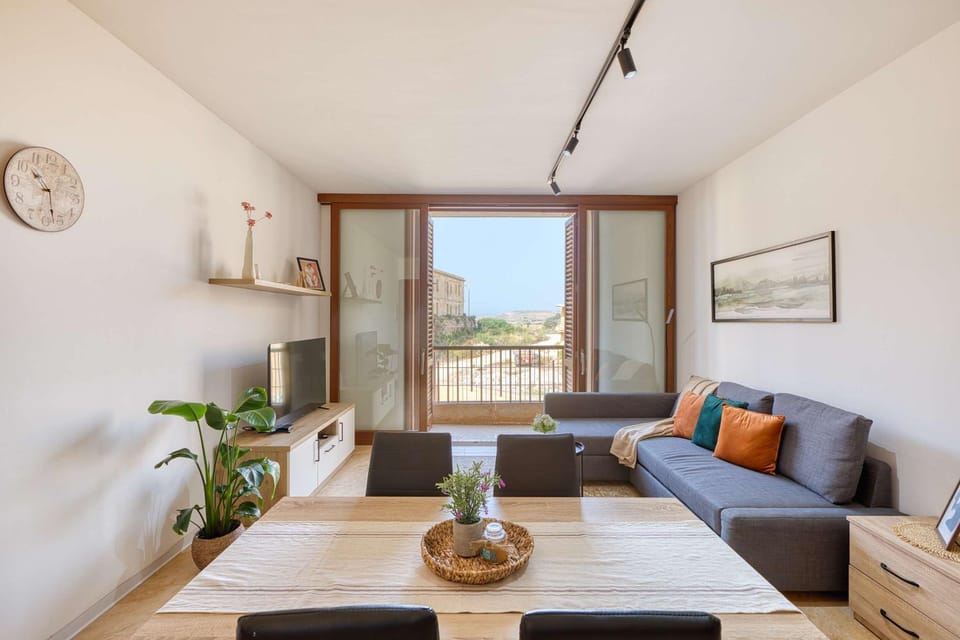 Fort Chambray 2BDR Apartment with Communal Pool Apartment in Malta