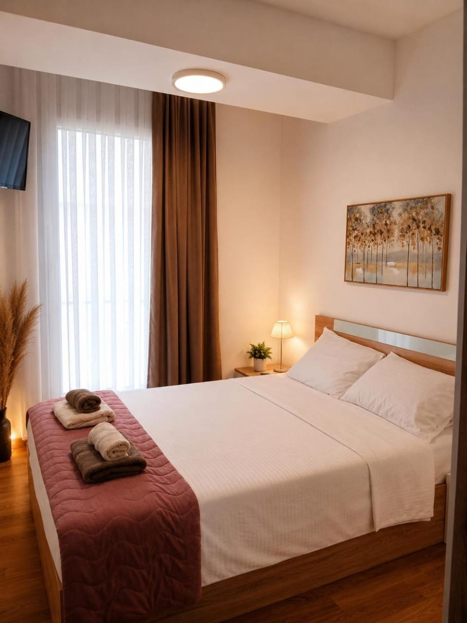 Bed, TV and multimedia, Photo of the whole room, Bedroom, towels