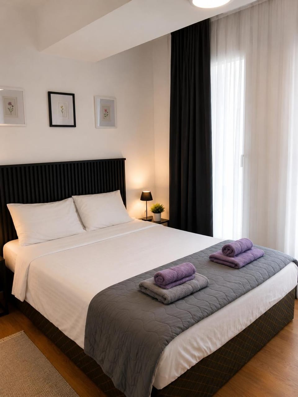 Bed, Photo of the whole room, Bedroom, towels