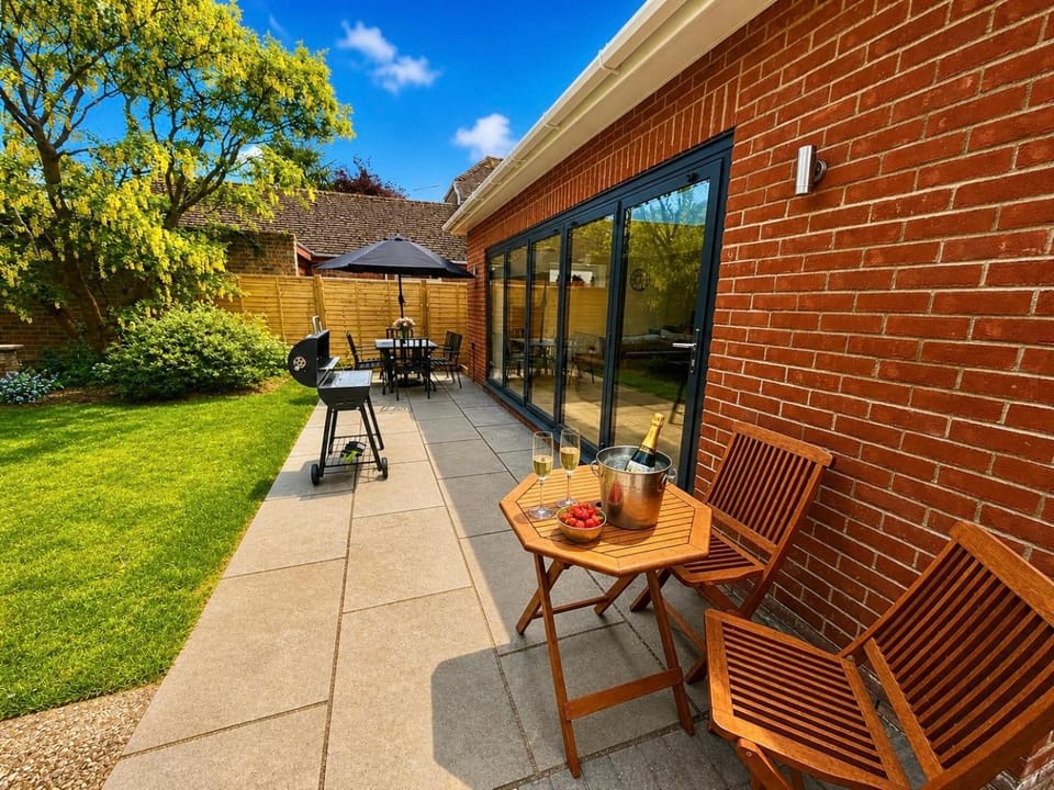 Property building, Patio, Garden