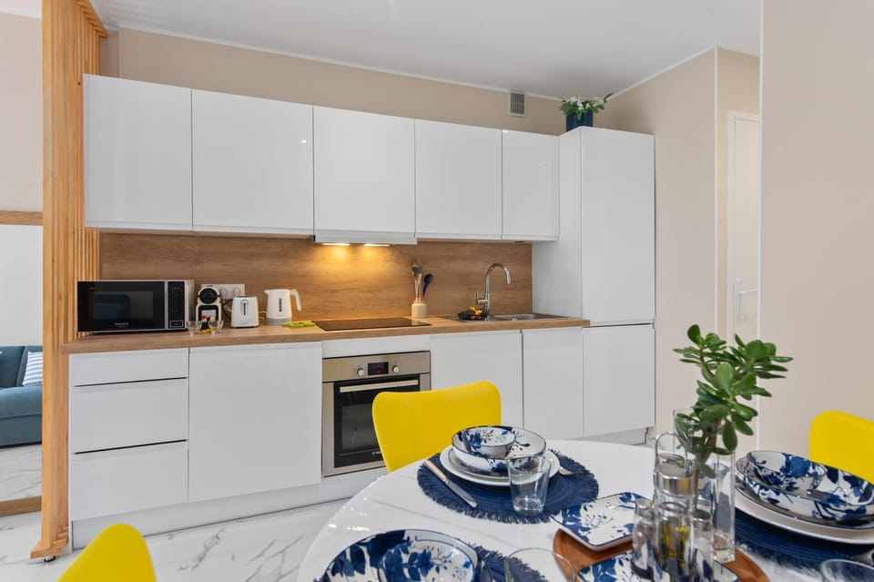 Dining area, flat iron, stove, kitchen