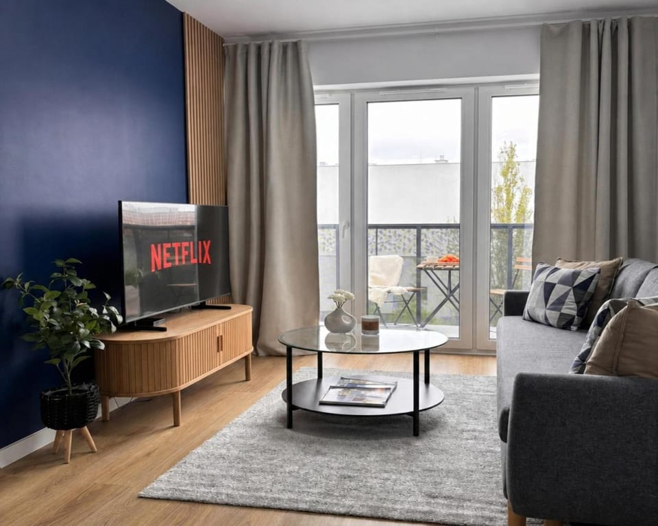 Communal lounge/ TV room, TV and multimedia, Living room, Seating area, Evening entertainment