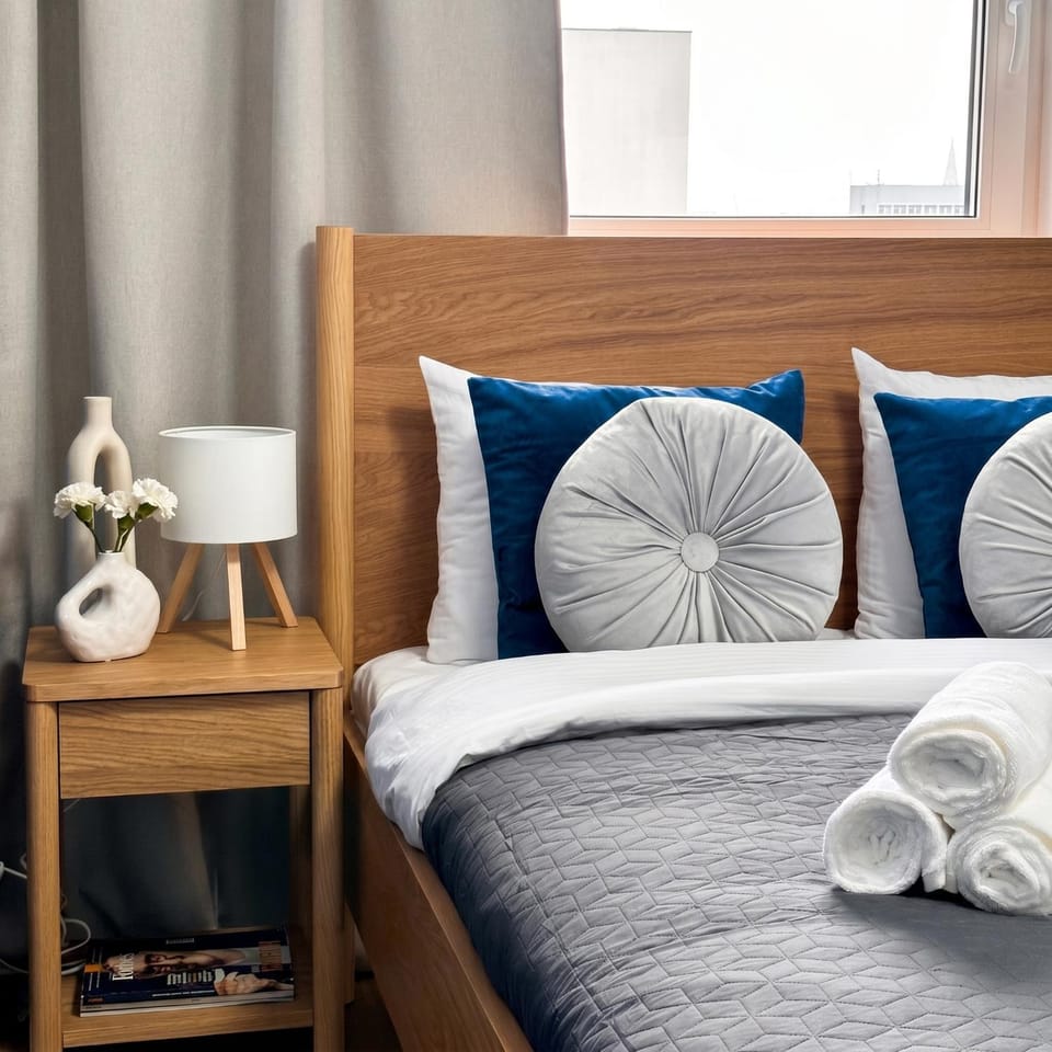 Bed, Photo of the whole room, Bedroom, towels