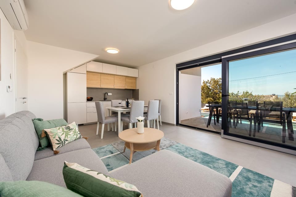 View (from property/room), Living room, Seating area, Dining area