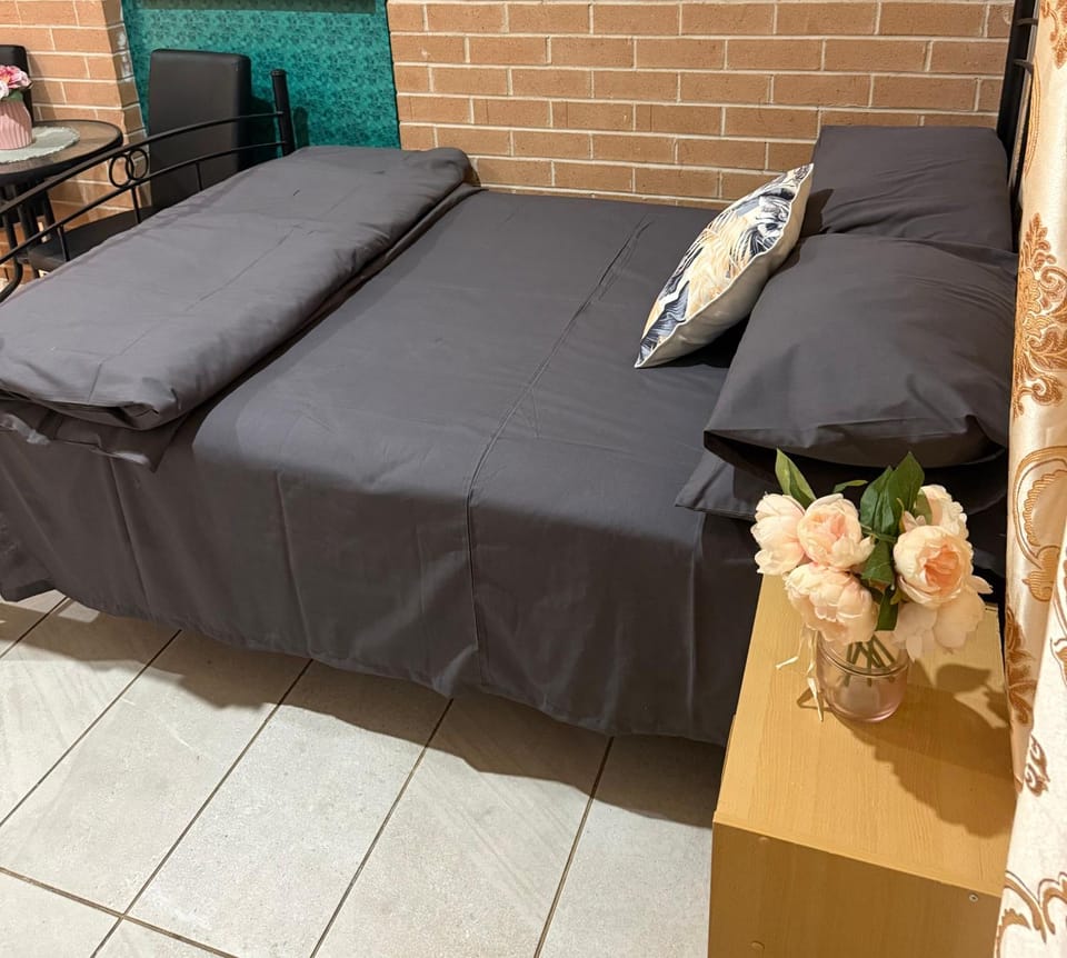 Separate Private Room to stay in Sydney Region Bed and Breakfast in Sydney