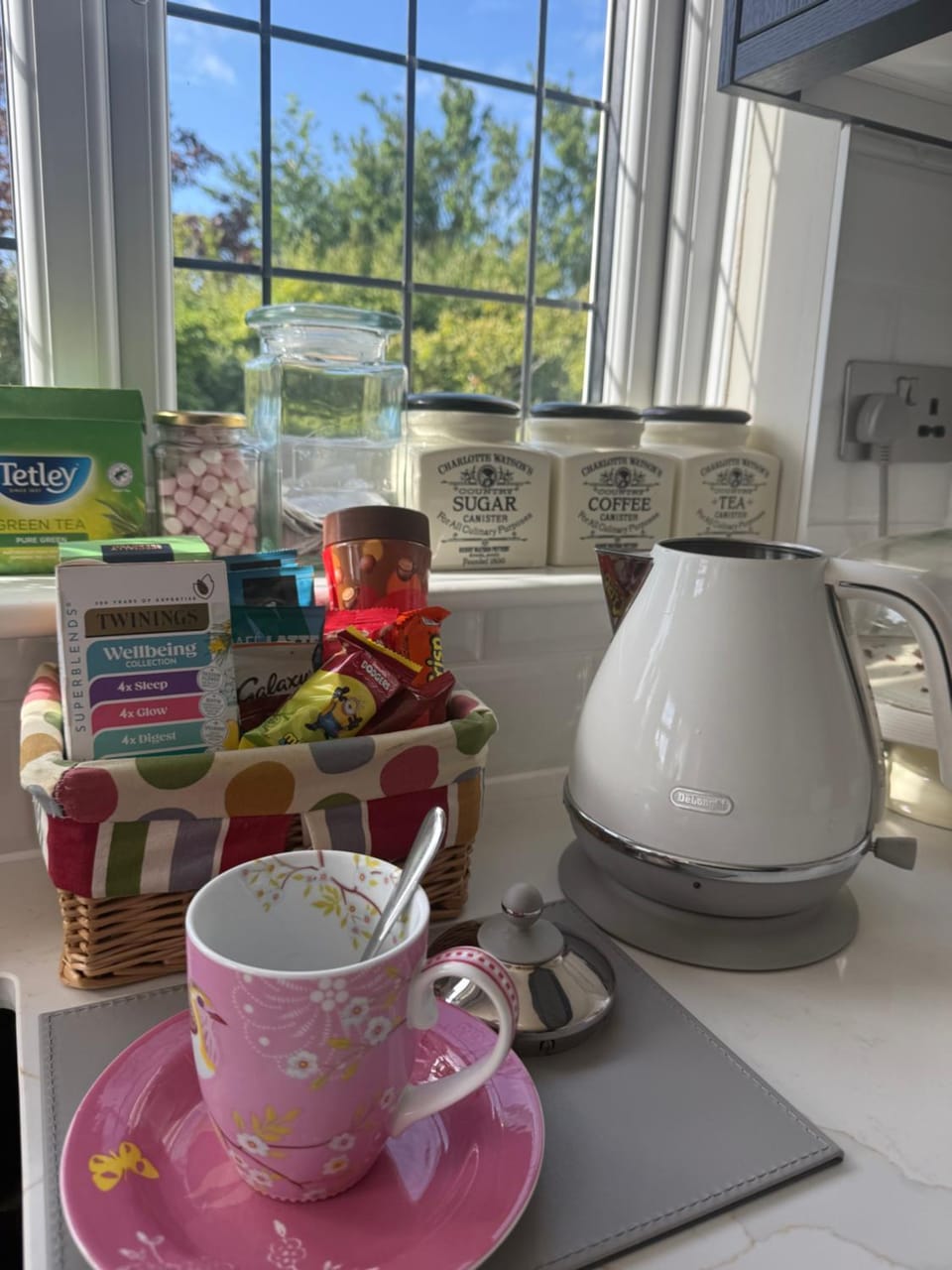 Home from Home - Shared Facilities - First Floor Room - Green Room - M25 A127 London 30 Mins Train Vacation rental in Billericay