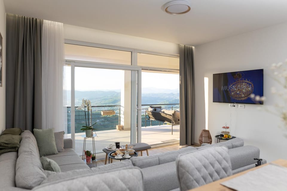 Natural landscape, TV and multimedia, View (from property/room), Balcony/Terrace, Living room, Seating area