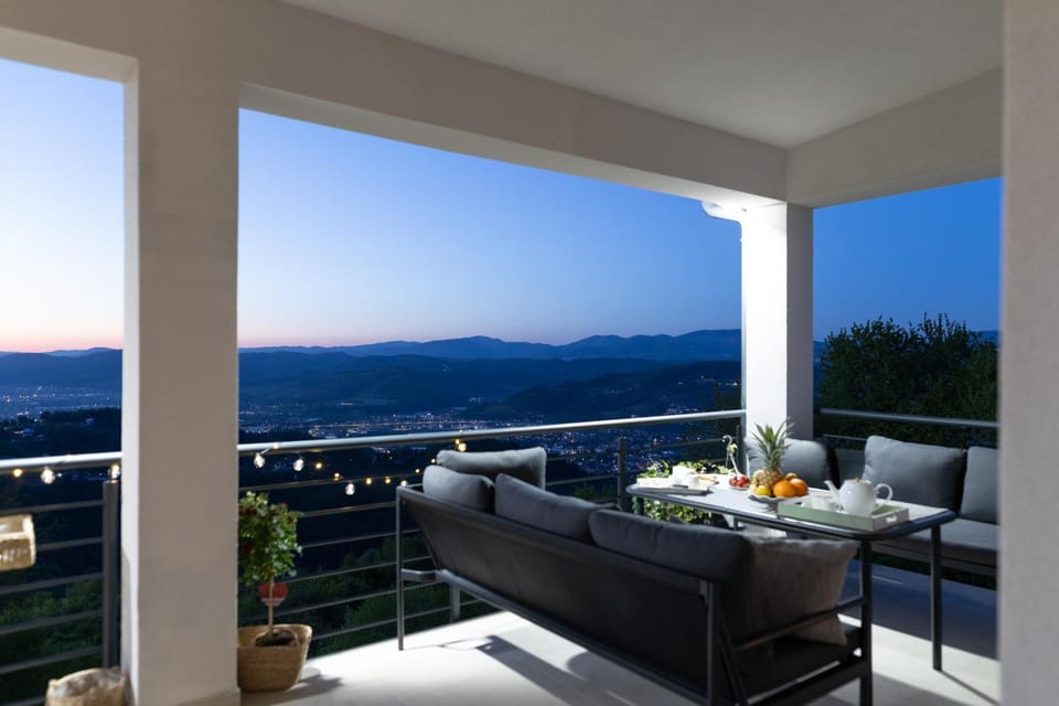 Natural landscape, View (from property/room), Balcony/Terrace, Seating area, Mountain view