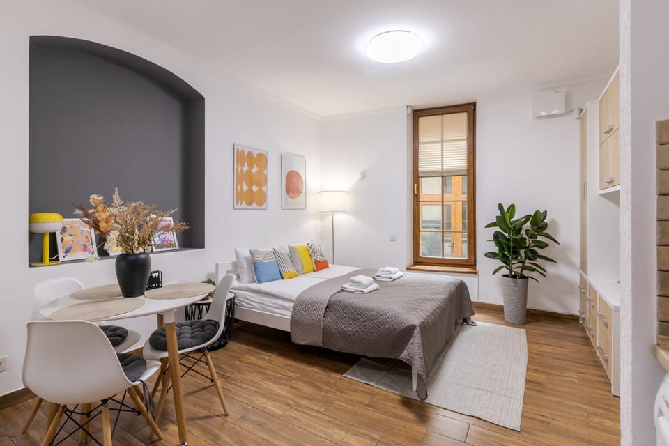 Seating area, Bedroom