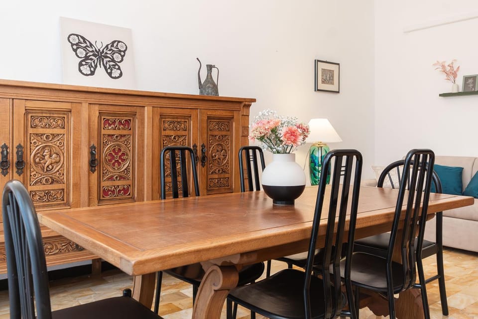 Living room, Seating area, Dining area