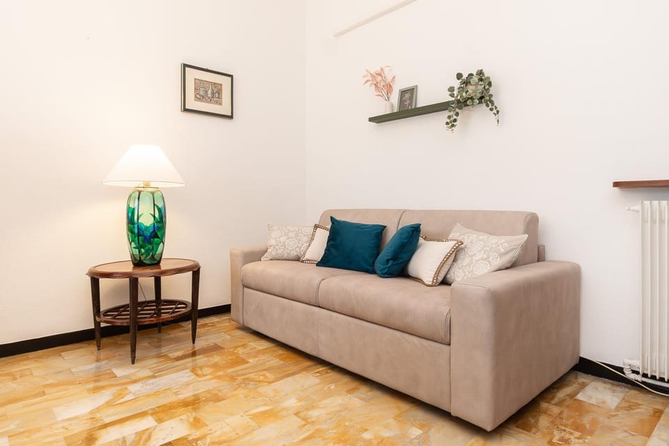Living room, Seating area, internet