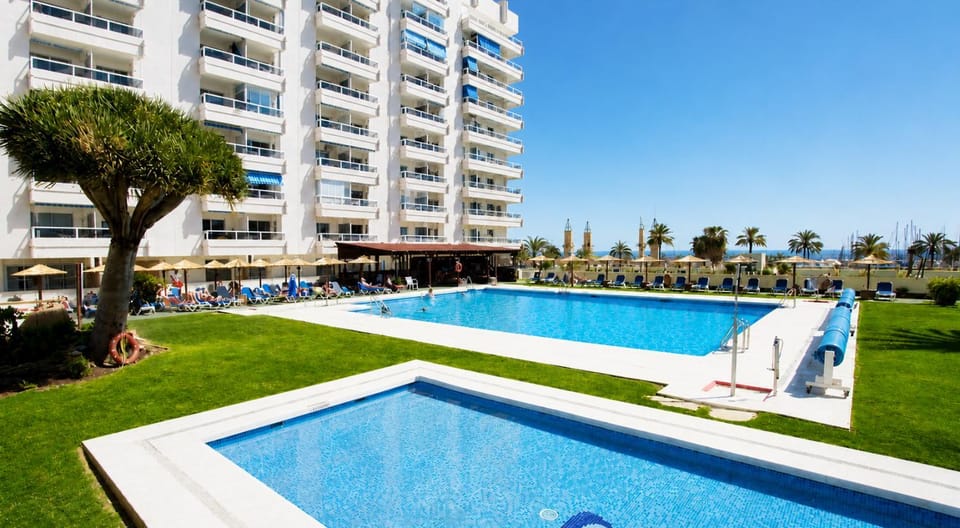 Pool view, Swimming pool, sunbed