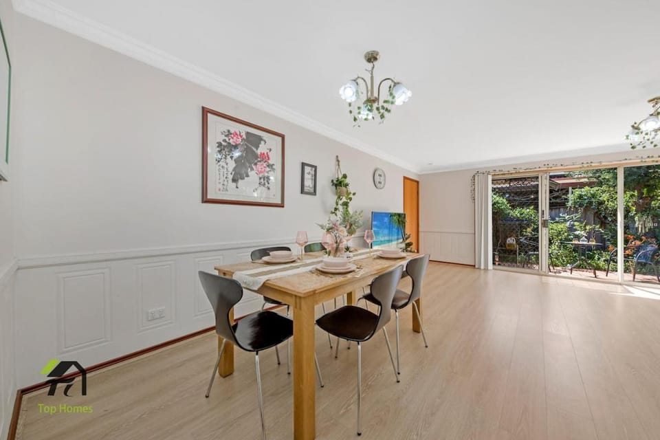 2B1B Villa in heart of Eastwood House in Sydney