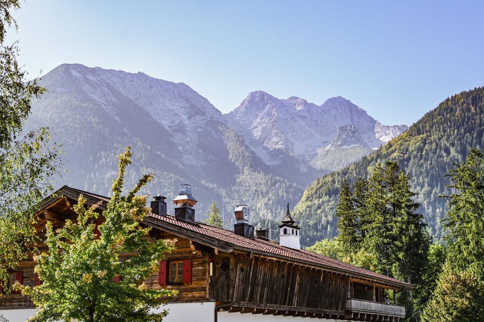 Property building, Nearby landmark, Spring, Day, Neighbourhood, Natural landscape, Summer, Mountain view
