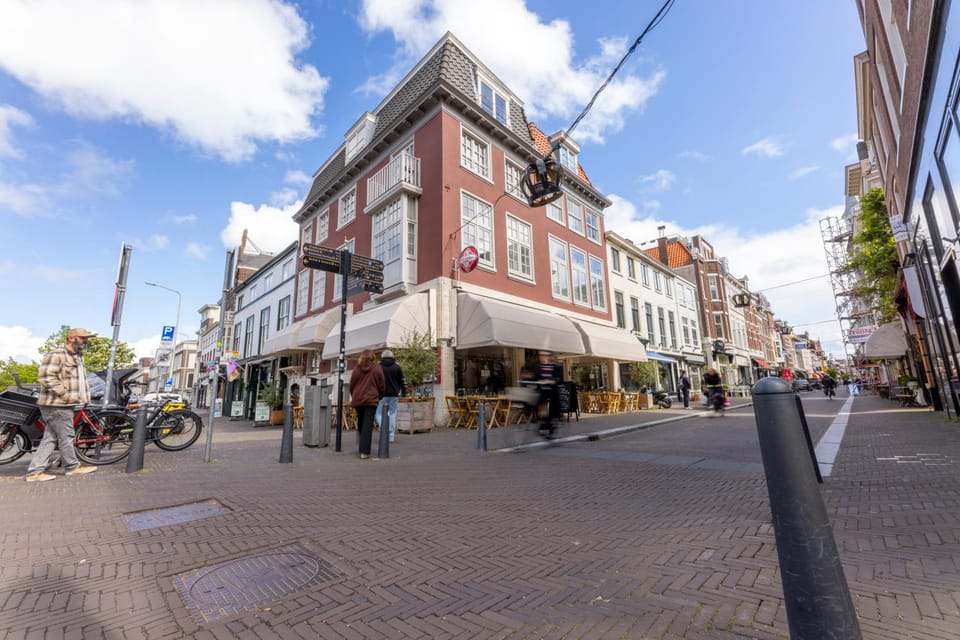 Property building, Neighbourhood, Location