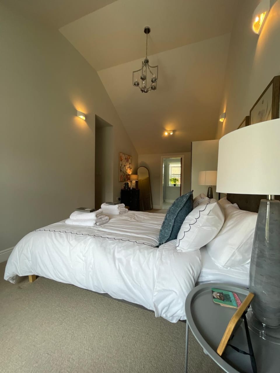 Bed, Photo of the whole room, Bedroom, towels