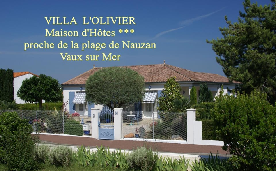 Chambre d'Hôtes "L'INSTANT MARIN" - PLAGE, CHARME et SERENITE à Vaux sur Mer-Royan Bed and Breakfast in Vaux-sur-Mer