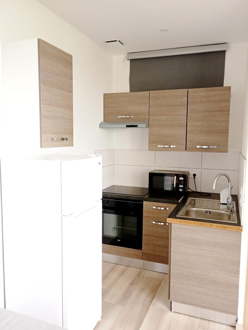 Coffee/tea facilities, oven, stove
