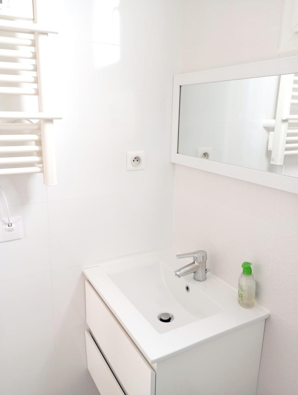 Bathroom, towels
