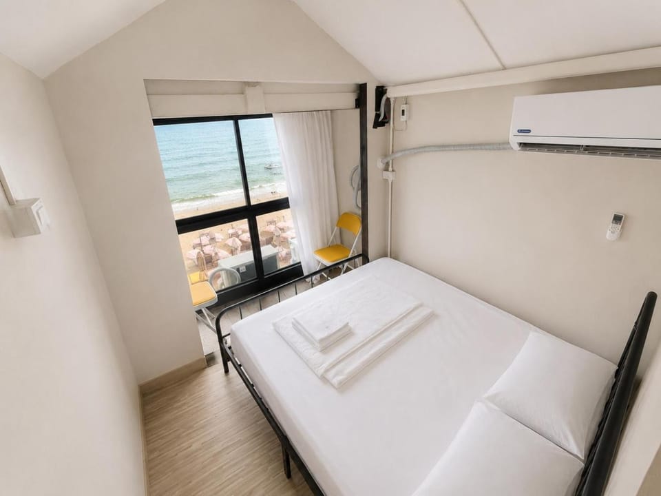 Noahs Ark Beach Hostel in Ko Samui