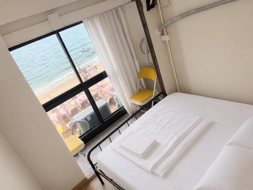 Noahs Ark Beach Hostel in Ko Samui
