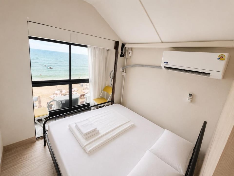 Noahs Ark Beach Hostel in Ko Samui