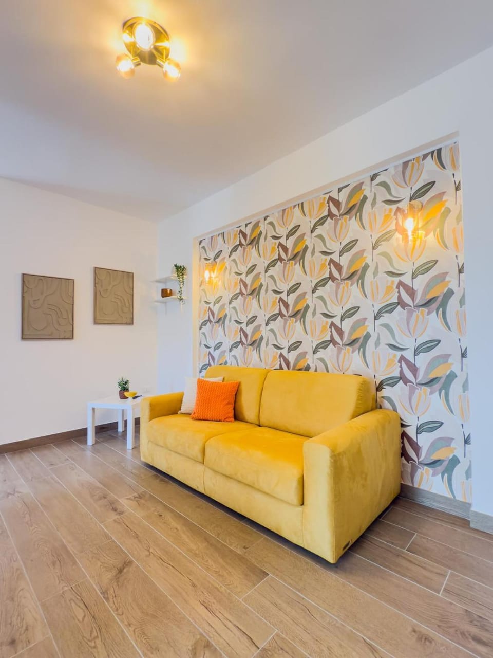 Communal lounge/ TV room, Living room