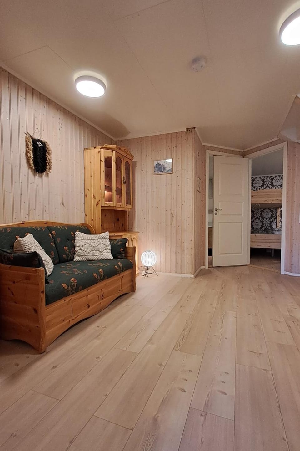 Your Lofoten Home Base, Quiet & Well Located Basement Apartment Apartment in Lofoten
