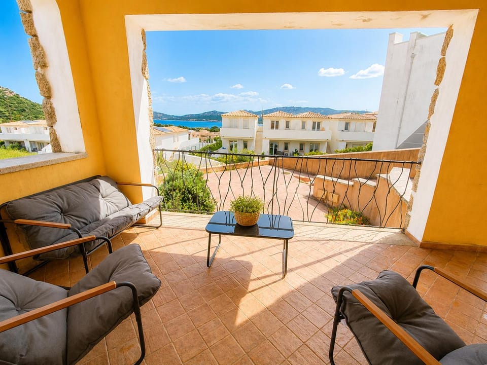 Property building, Natural landscape, Balcony/Terrace, Sea view