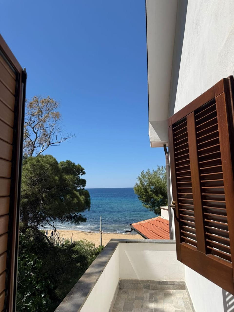 Appartamento con terrazza e discesa privata in spiaggia Apartment in Campania