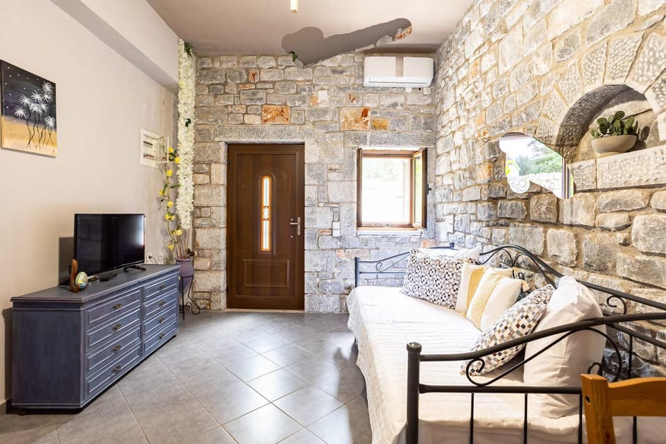 TV and multimedia, Kitchen or kitchenette, Seating area