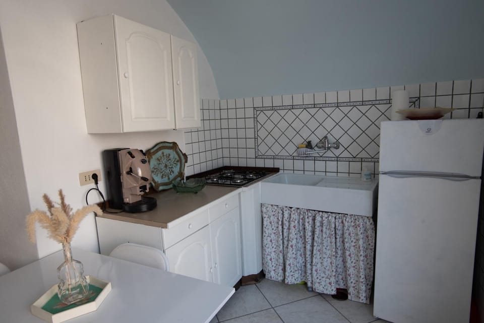 Kitchen or kitchenette, kitchen
