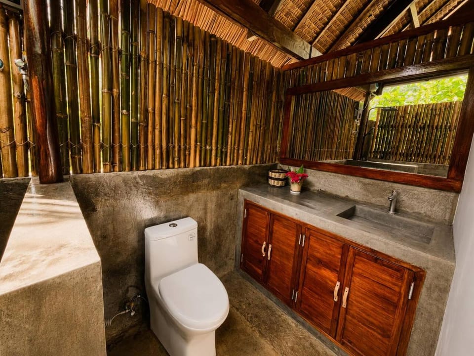 Secluded Tropical Hut, Peaceful Island Escape House in General Luna
