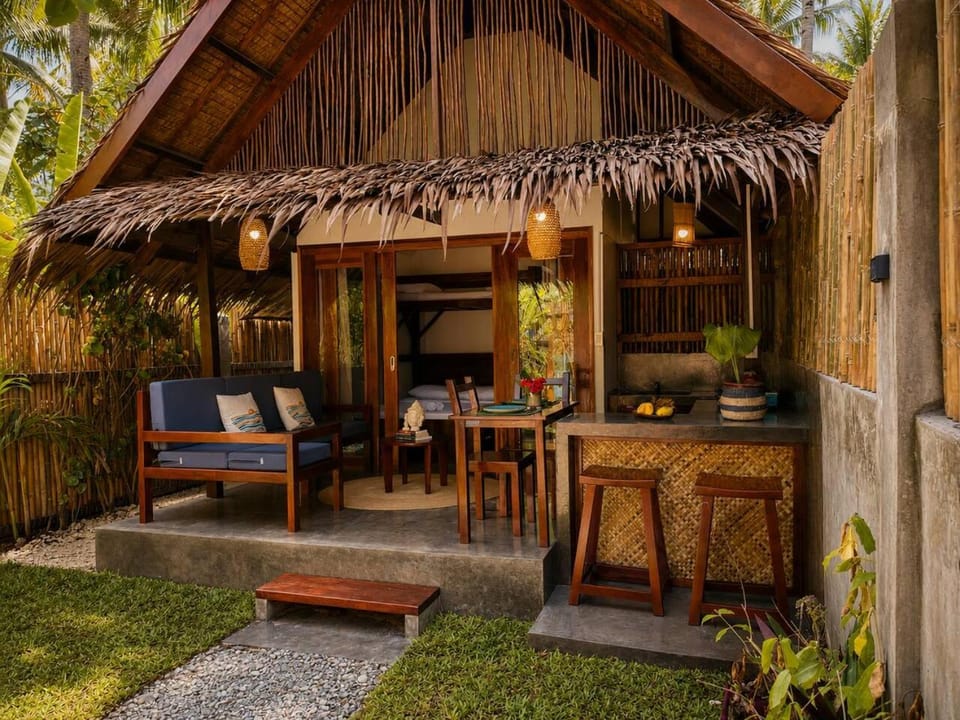 Secluded Tropical Hut, Peaceful Island Escape House in General Luna