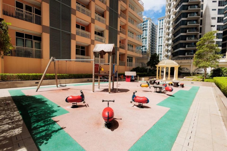 Chic Hotel-style Fast Wifi & Netflix Apartment in Makati