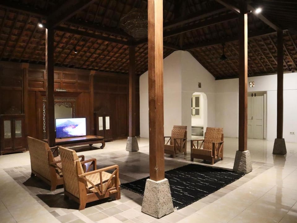 Trah Tetirah Village Villa House in Indonesia