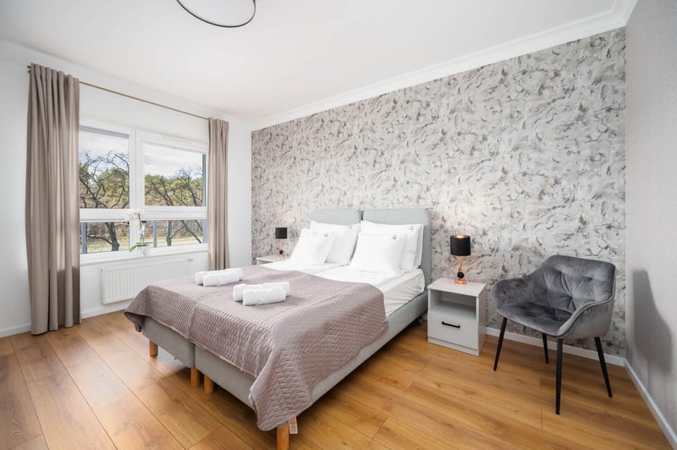 Bed, Living room, Photo of the whole room, Seating area, Bedroom, towels