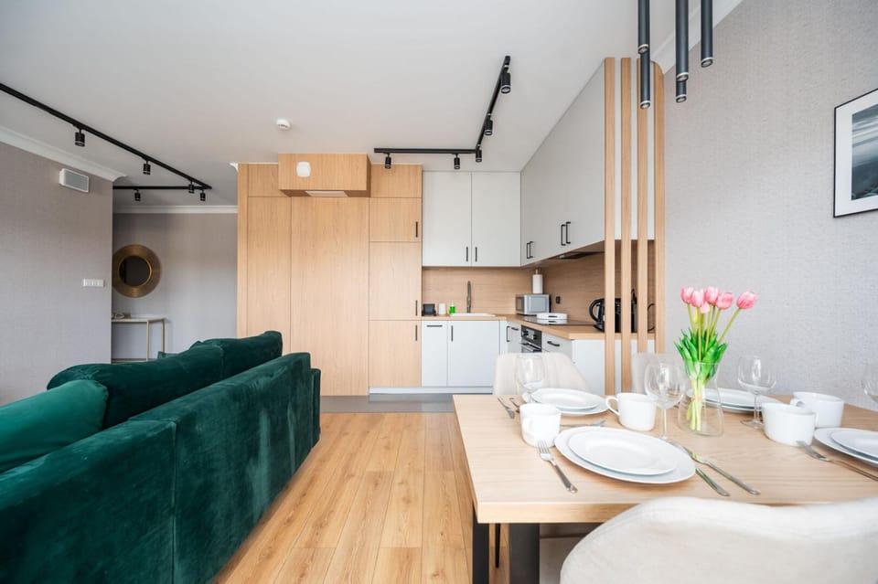 Kitchen or kitchenette, Living room, Seating area, Dining area, stove