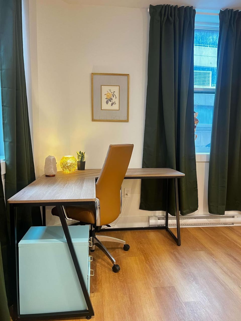 Sunbird Studio #210, Bright Downtown Escape, AC Apartment in Dartmouth