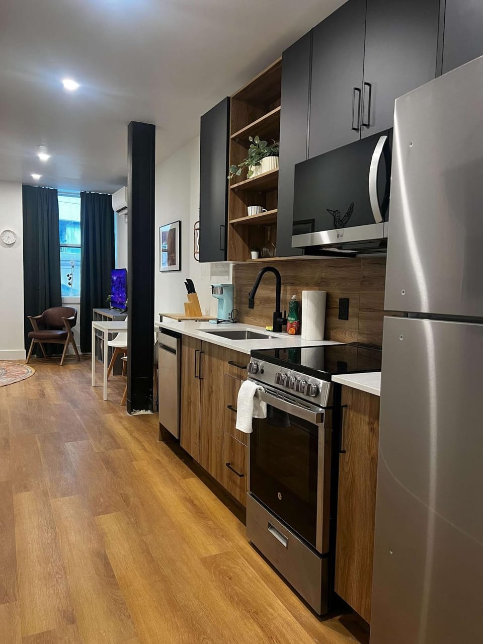 Sunbird Studio #210, Bright Downtown Escape, AC Apartment in Dartmouth