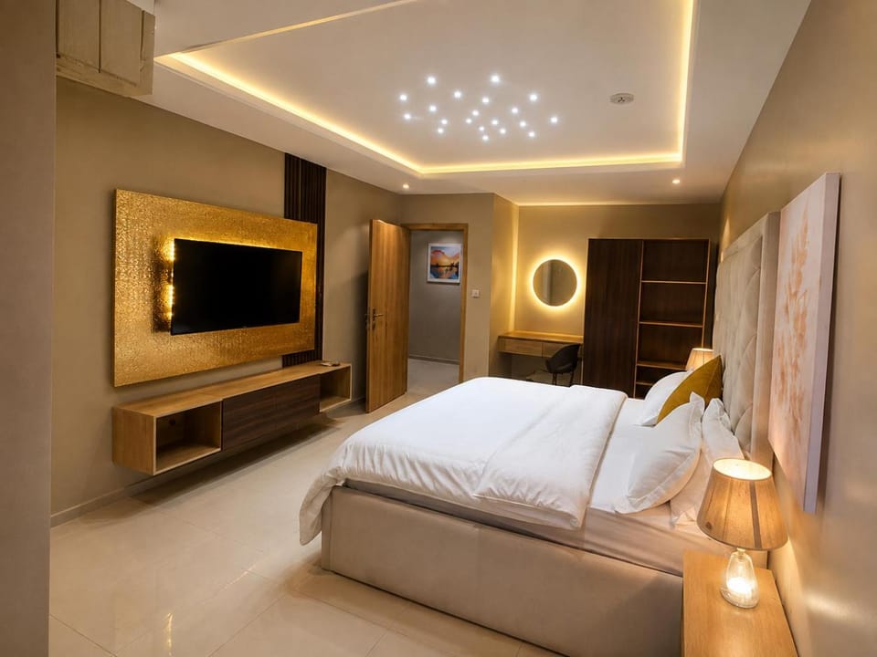 Bed, Bathroom, TV and multimedia, Photo of the whole room, Bedroom, Bath, bidet, wardrobe, air conditioner, air conditioner