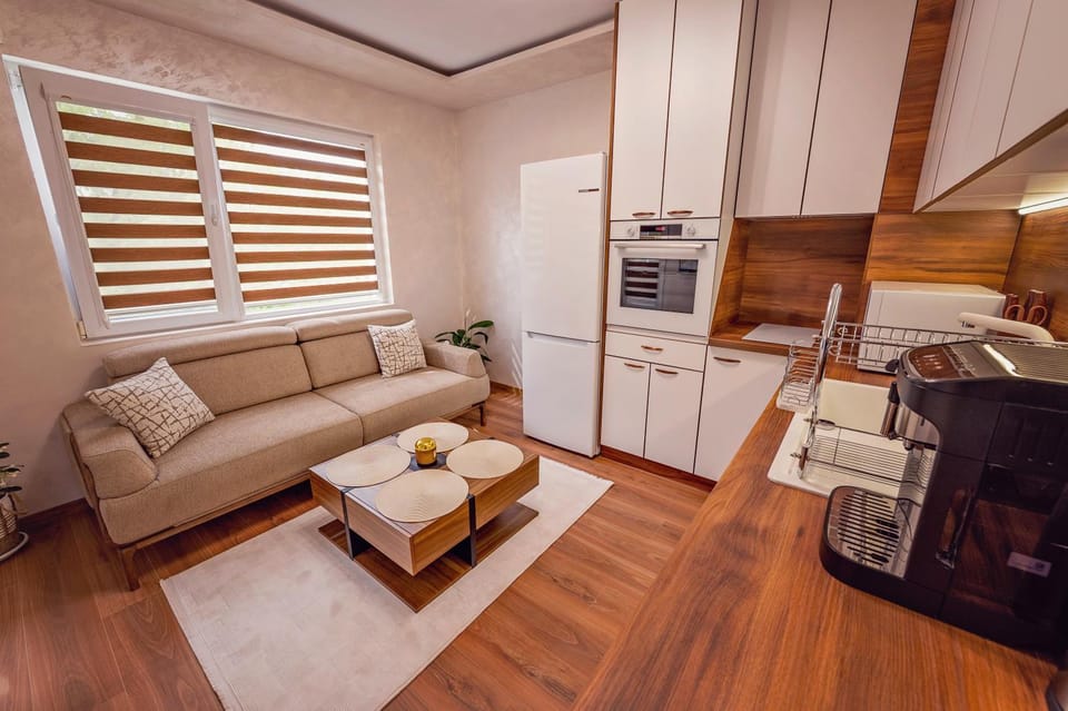 Coffee/tea facilities, Living room, Seating area, oven, stove
