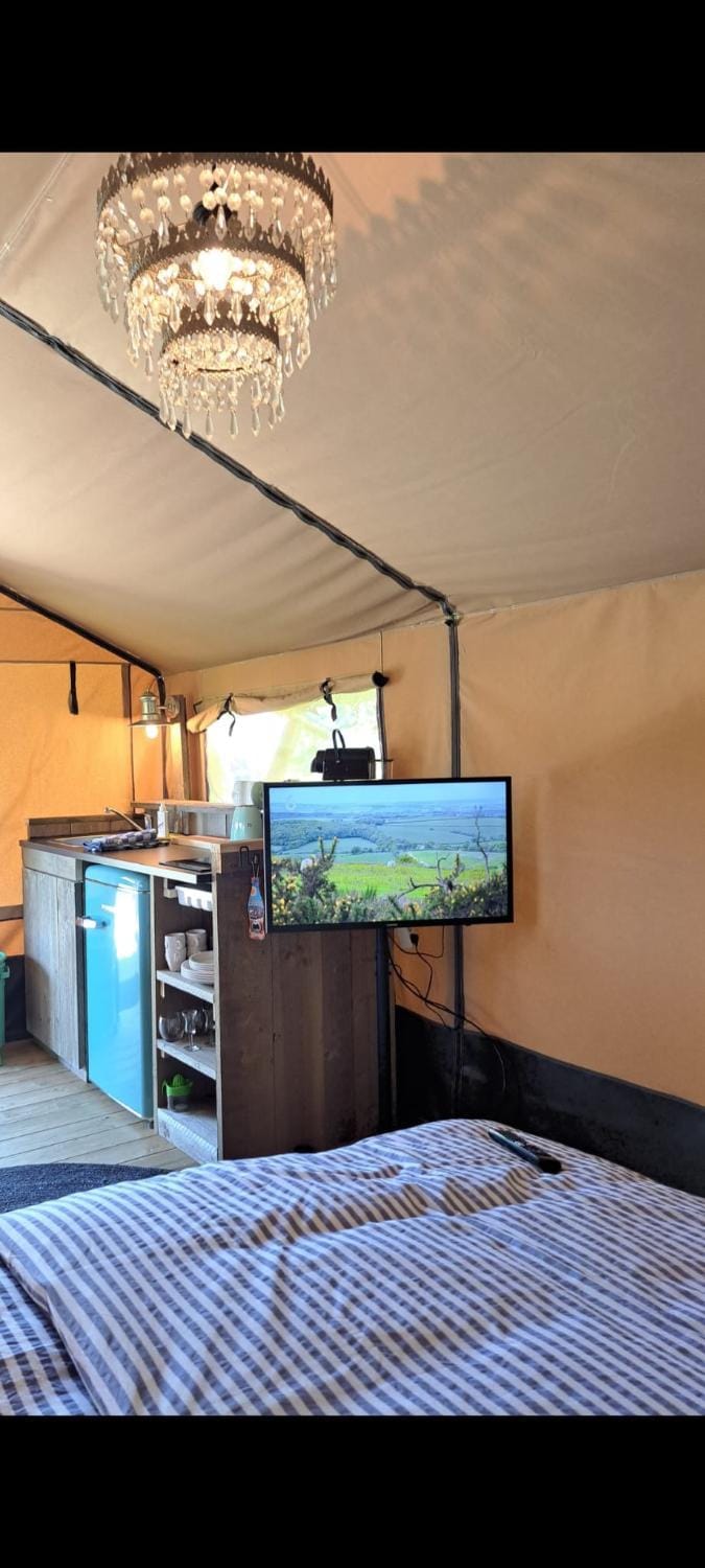 Zeeuwse Landhoeve Safaritent CHILL Luxury tent in Brouwershaven