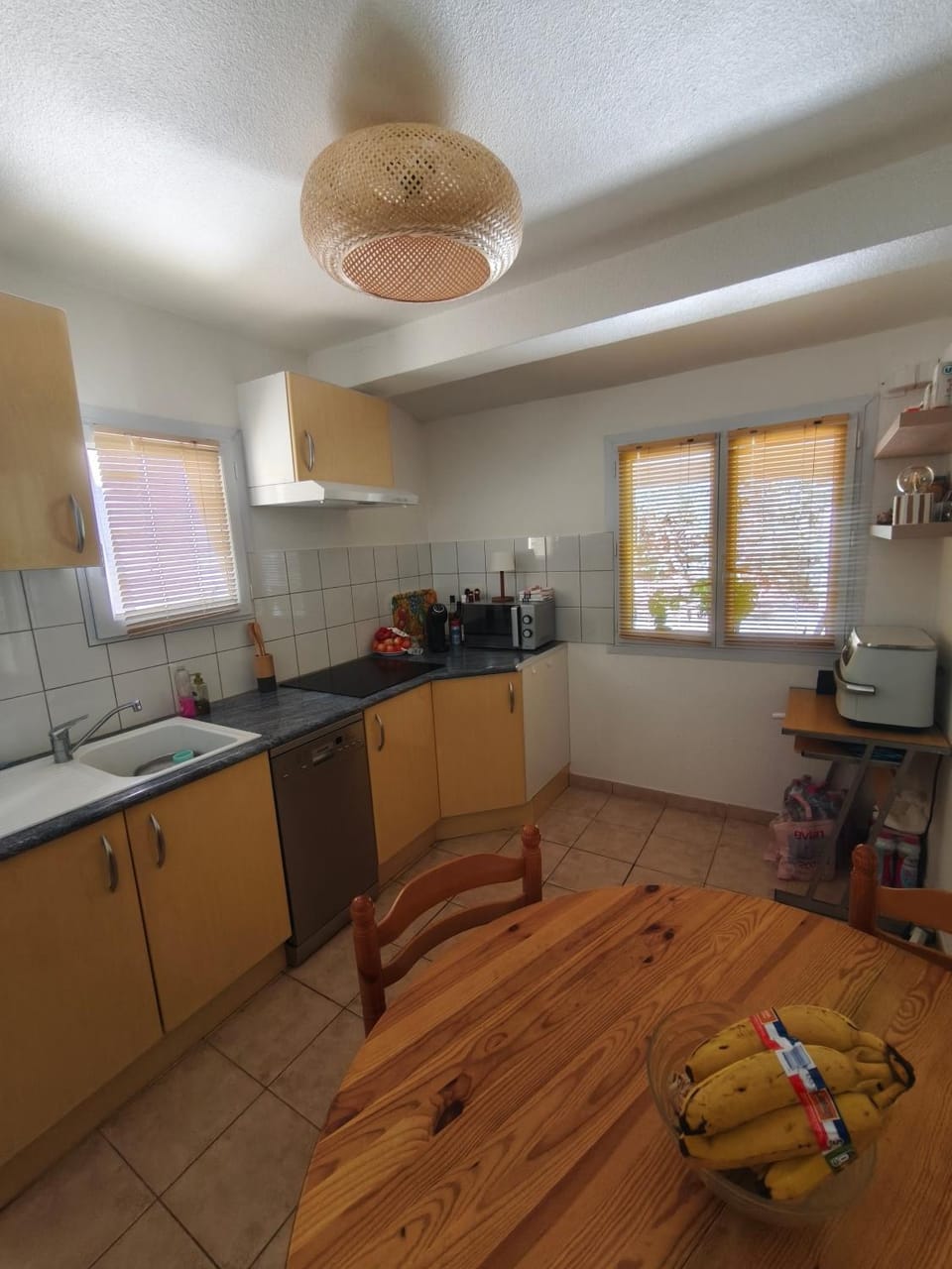 Coffee/tea facilities, dishwasher, microwave, kitchen