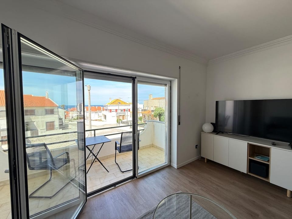 Work With a View - Live & Work by the Atlantic Apartment in Lisbon District