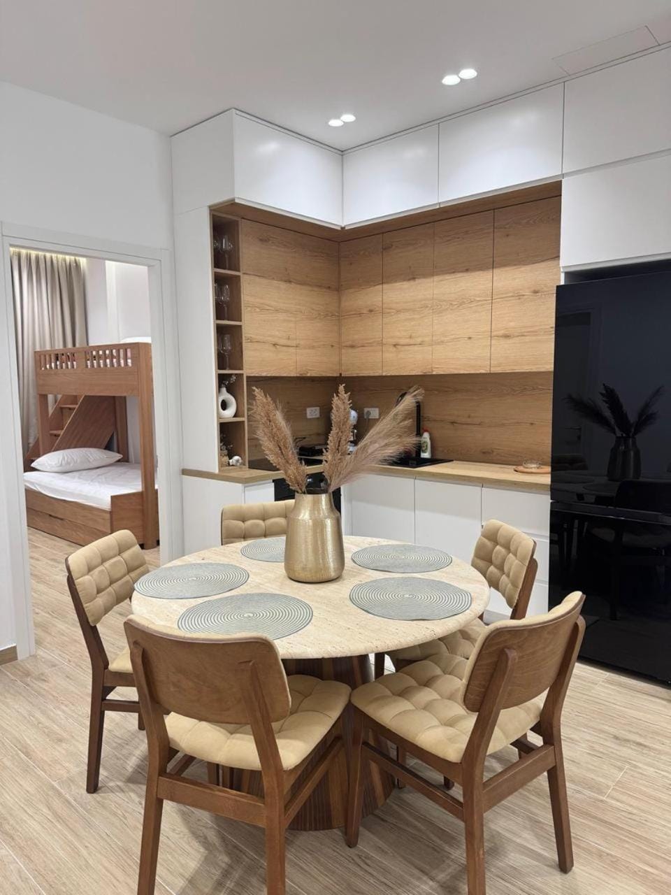 Bed, Kitchen or kitchenette, Living room, Seating area, Dining area, kitchen