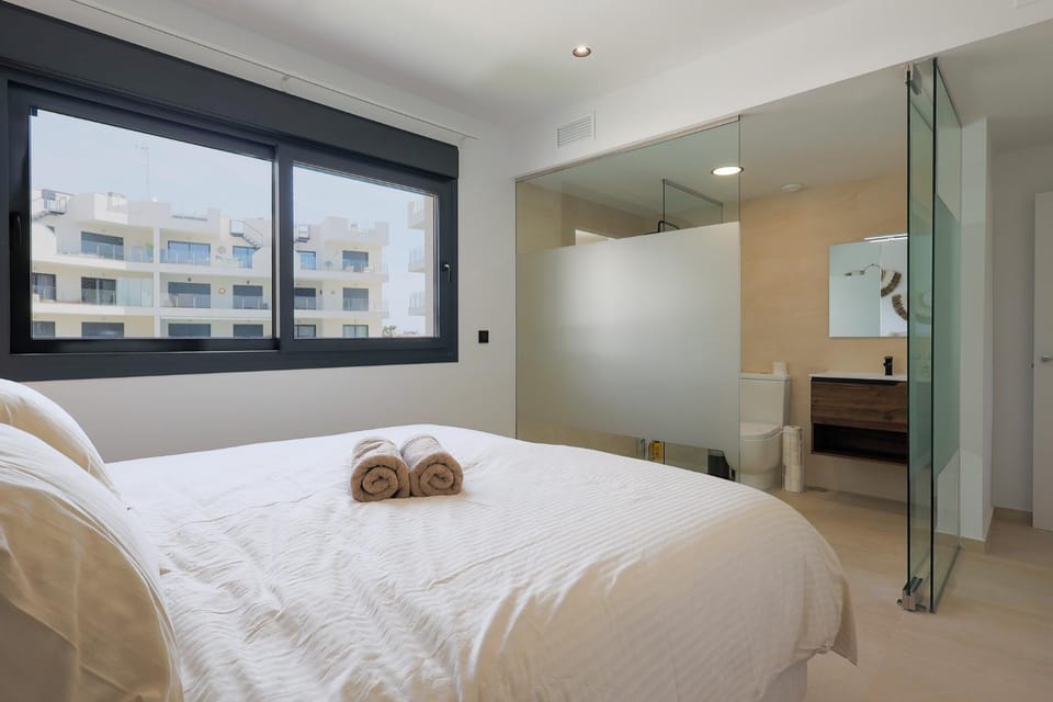 Bed, Photo of the whole room, Bedroom, towels