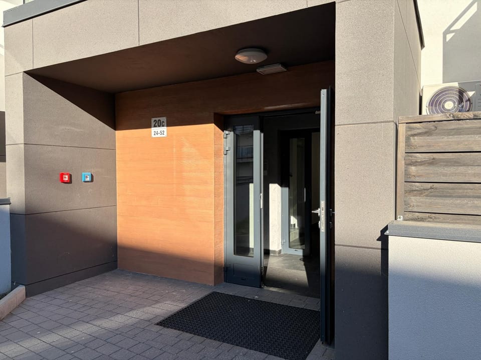 Property building, Facade/entrance
