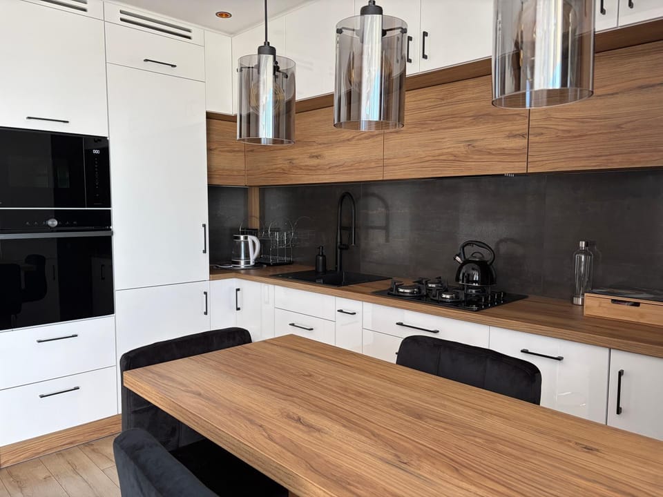 Kitchen or kitchenette, dishwasher, microwave, pet friendly, stove